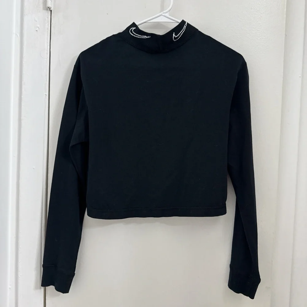 Nike top - Picture 2 of 2
